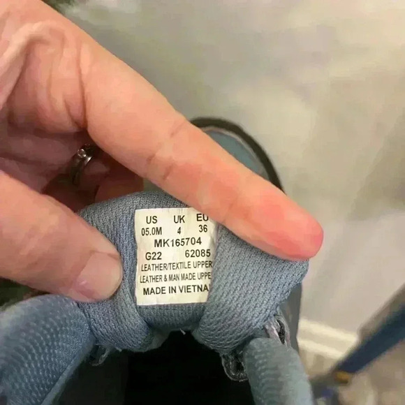 Kids size 5.0M Merrell Moab hiking shoe/boot - Picture 6 of 6